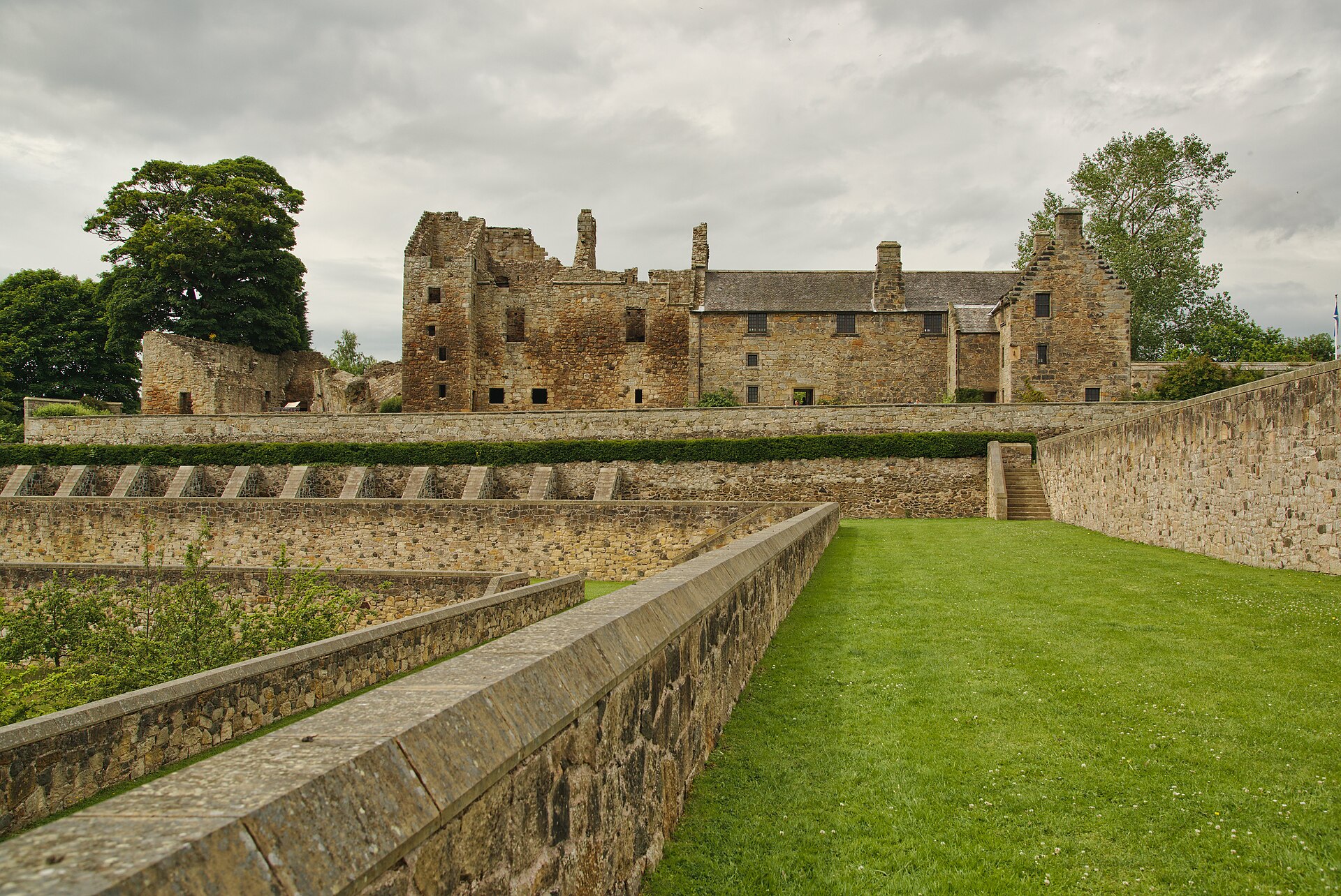 Aberdour Castle and Gardens — image 2