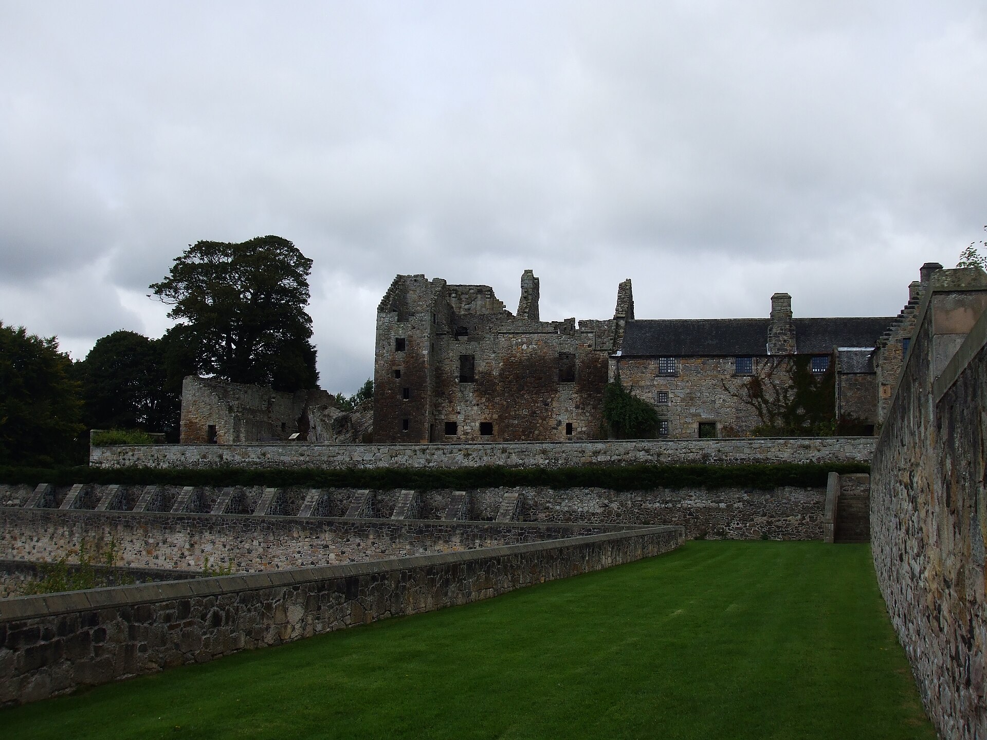 Aberdour Castle and Gardens — image 4