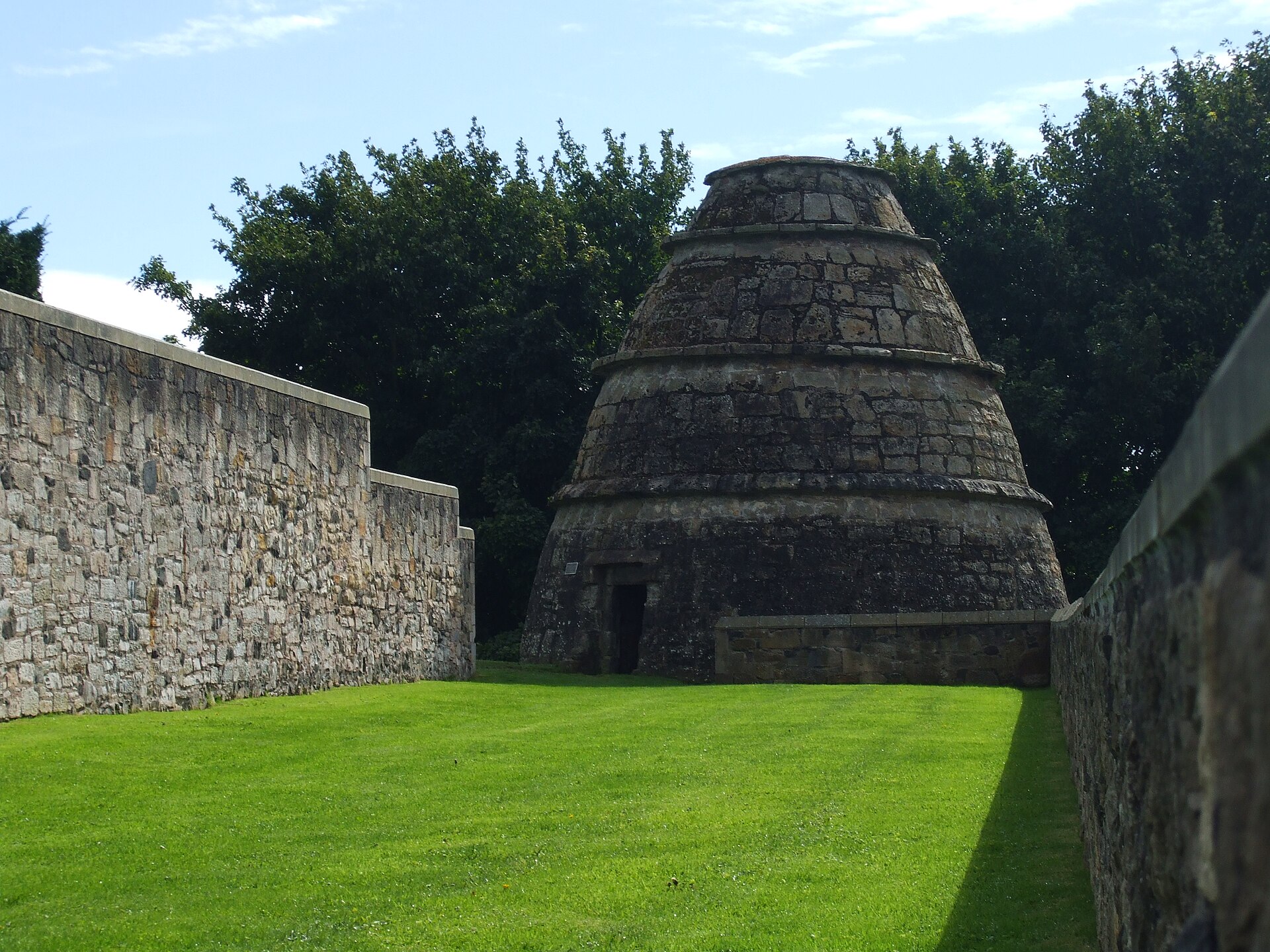 Aberdour Castle and Gardens — image 5