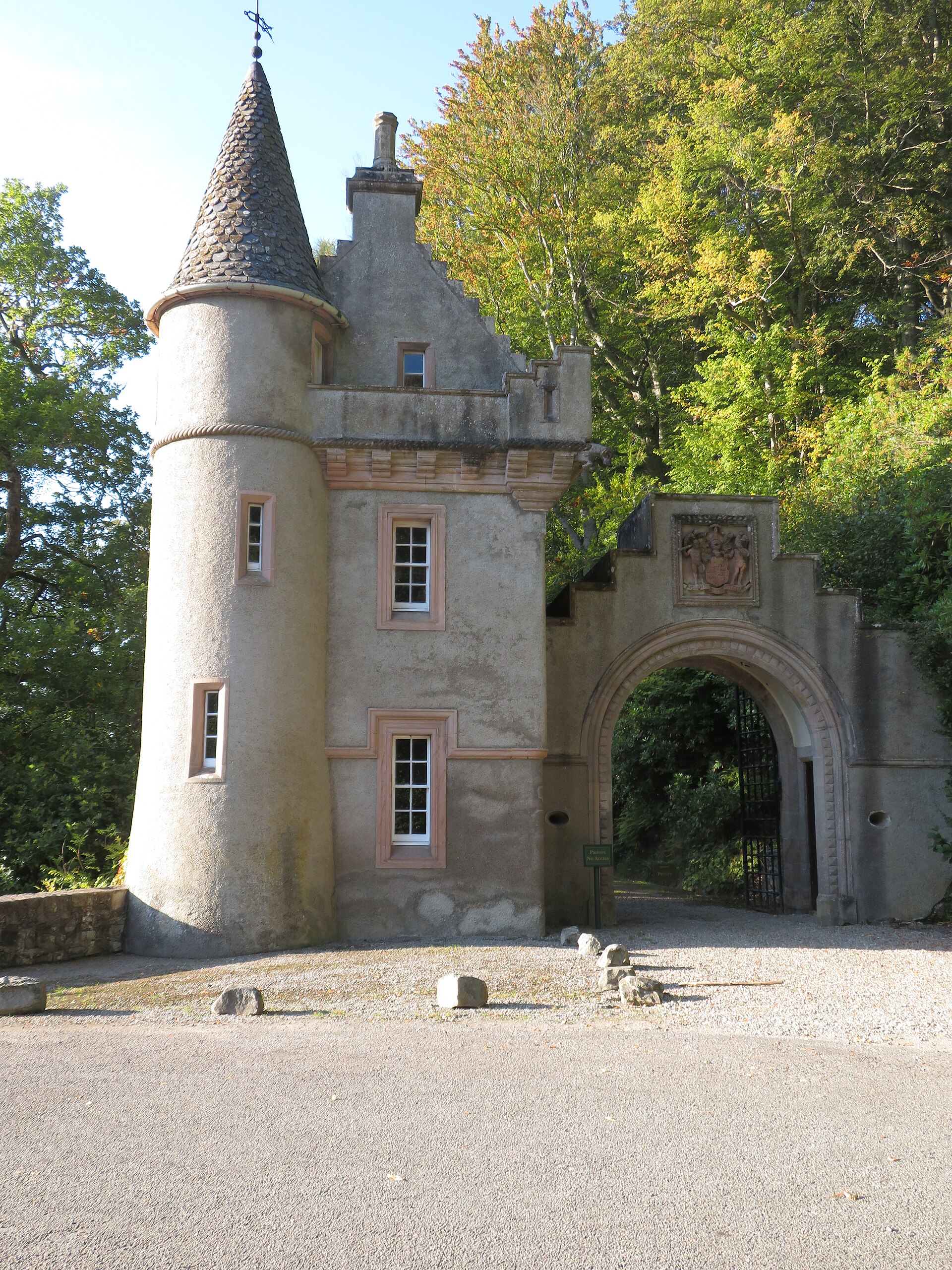 Ballindalloch Castle — image 3