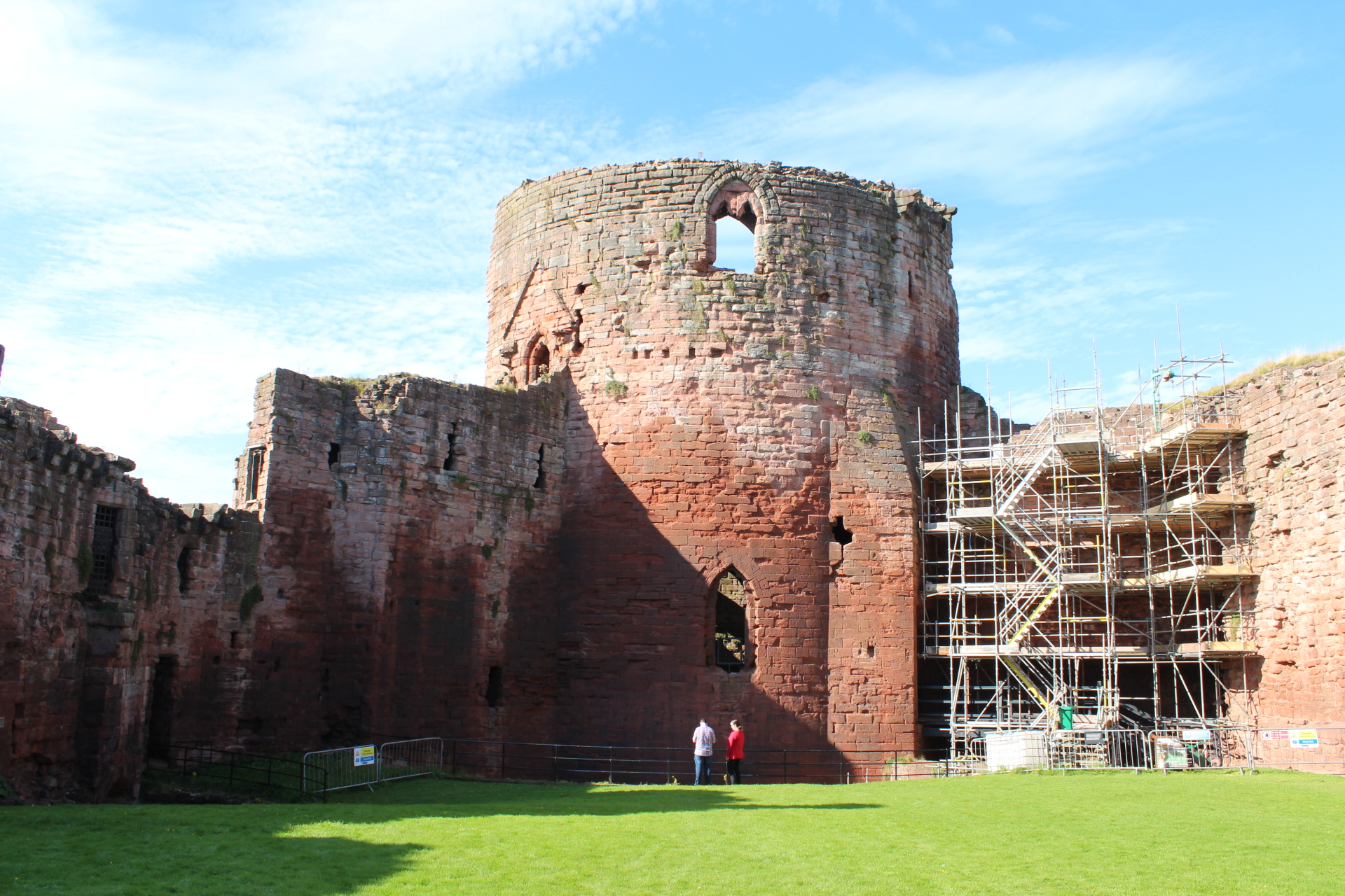 Bothwell Castle — image 3