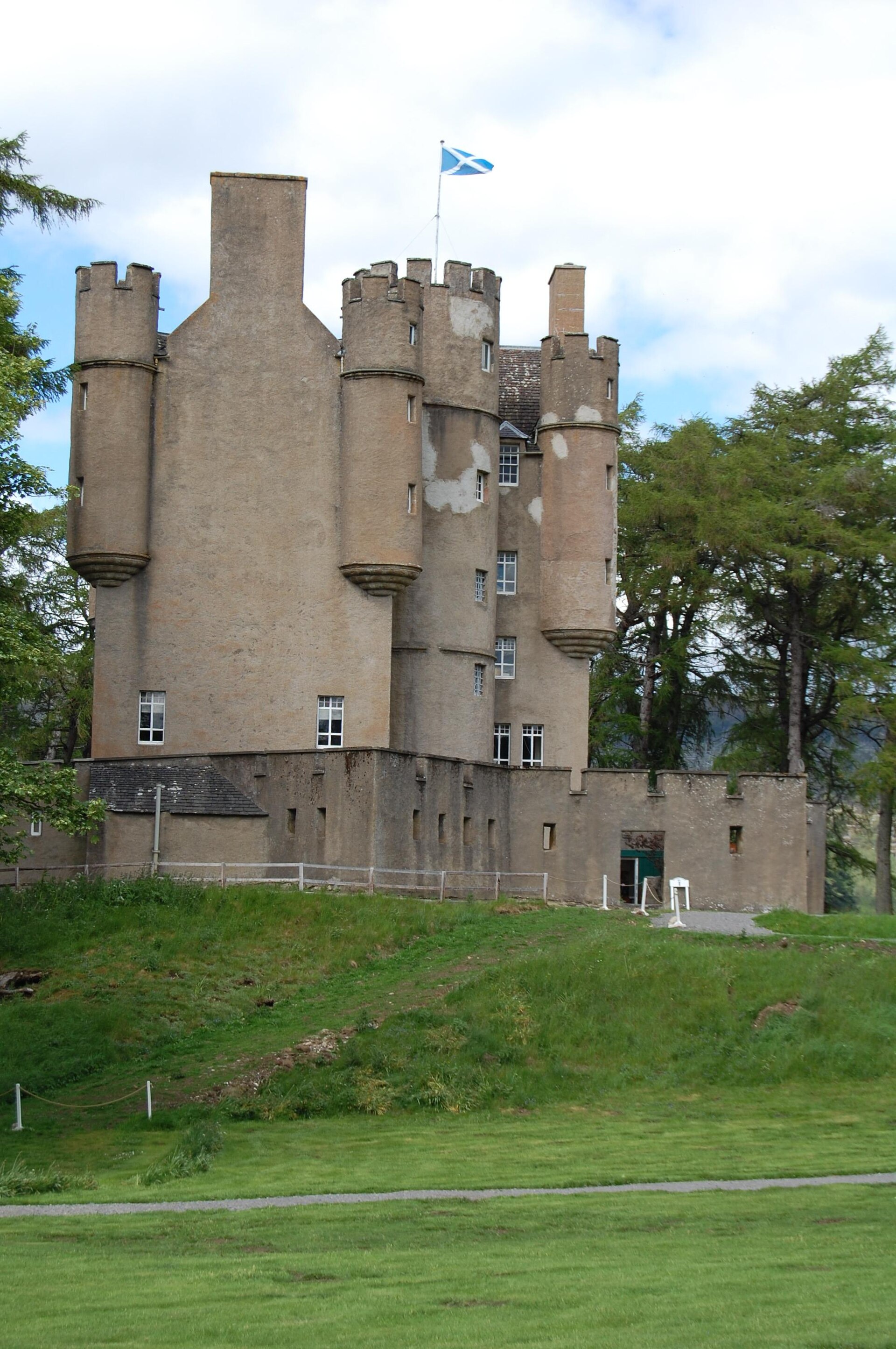 Braemar Castle — image 4