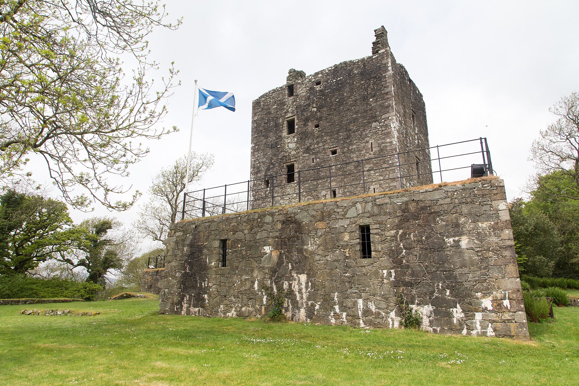 Cardoness Castle — image 2