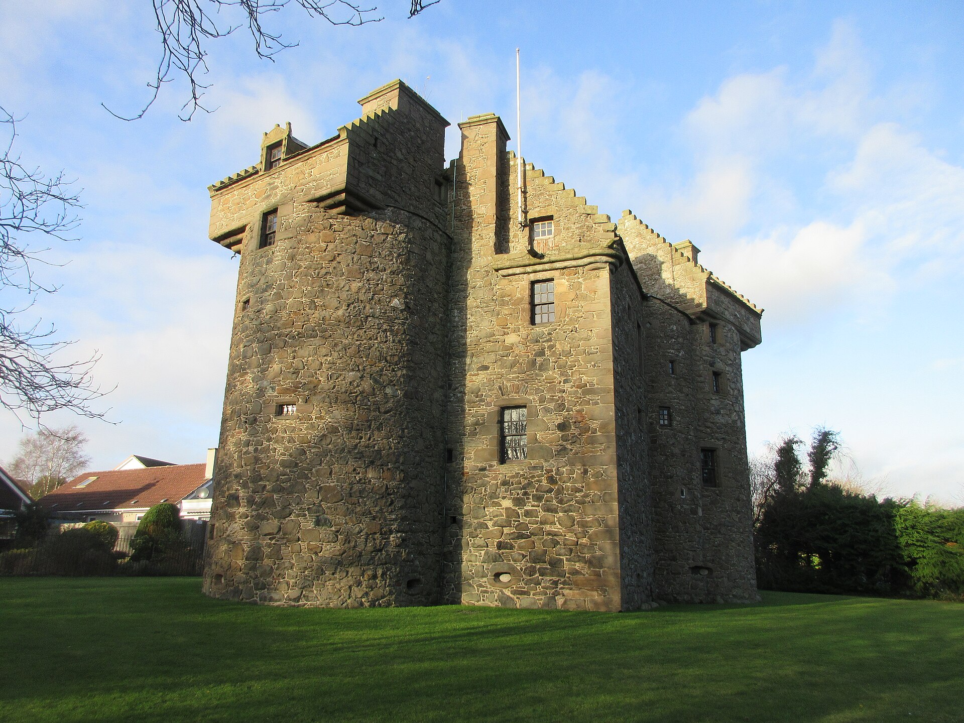 Claypotts Castle — image 2