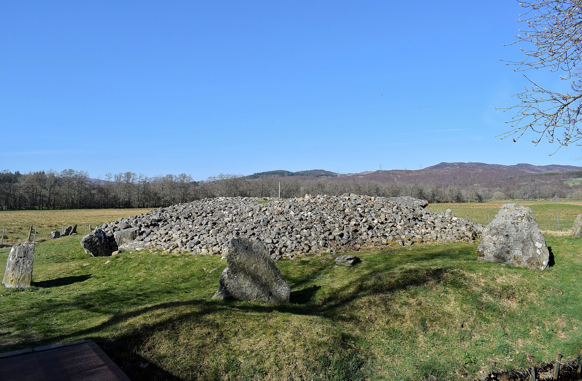 Corrimony chambered cairn — image 3
