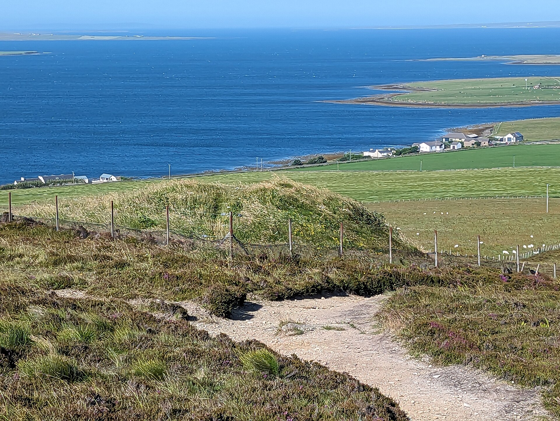 Cuween Hill Chambered Cairn — image 3