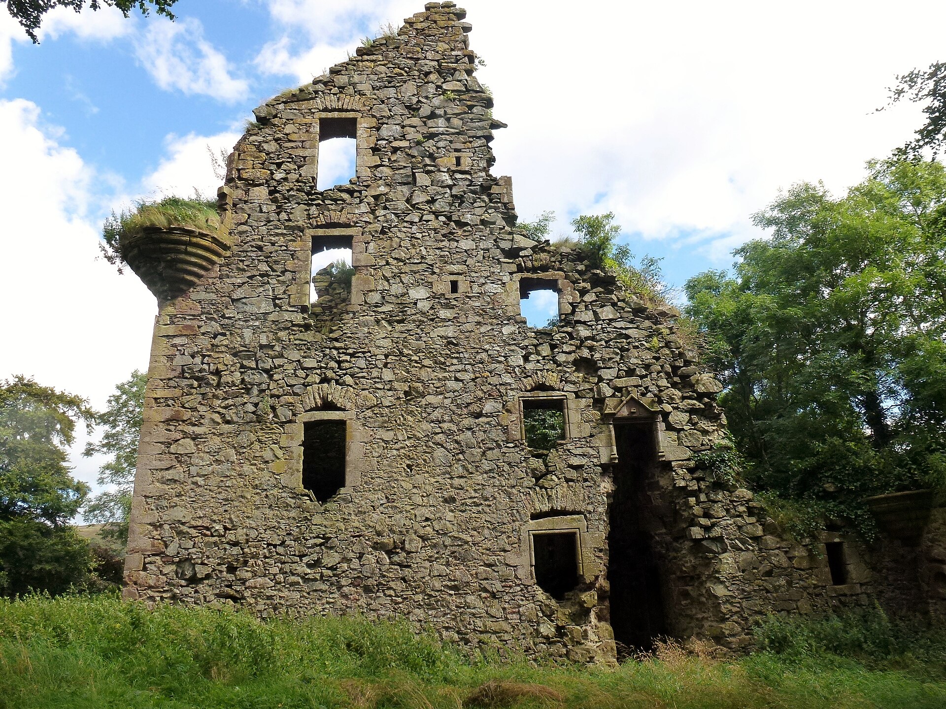 Drochil Castle — image 3