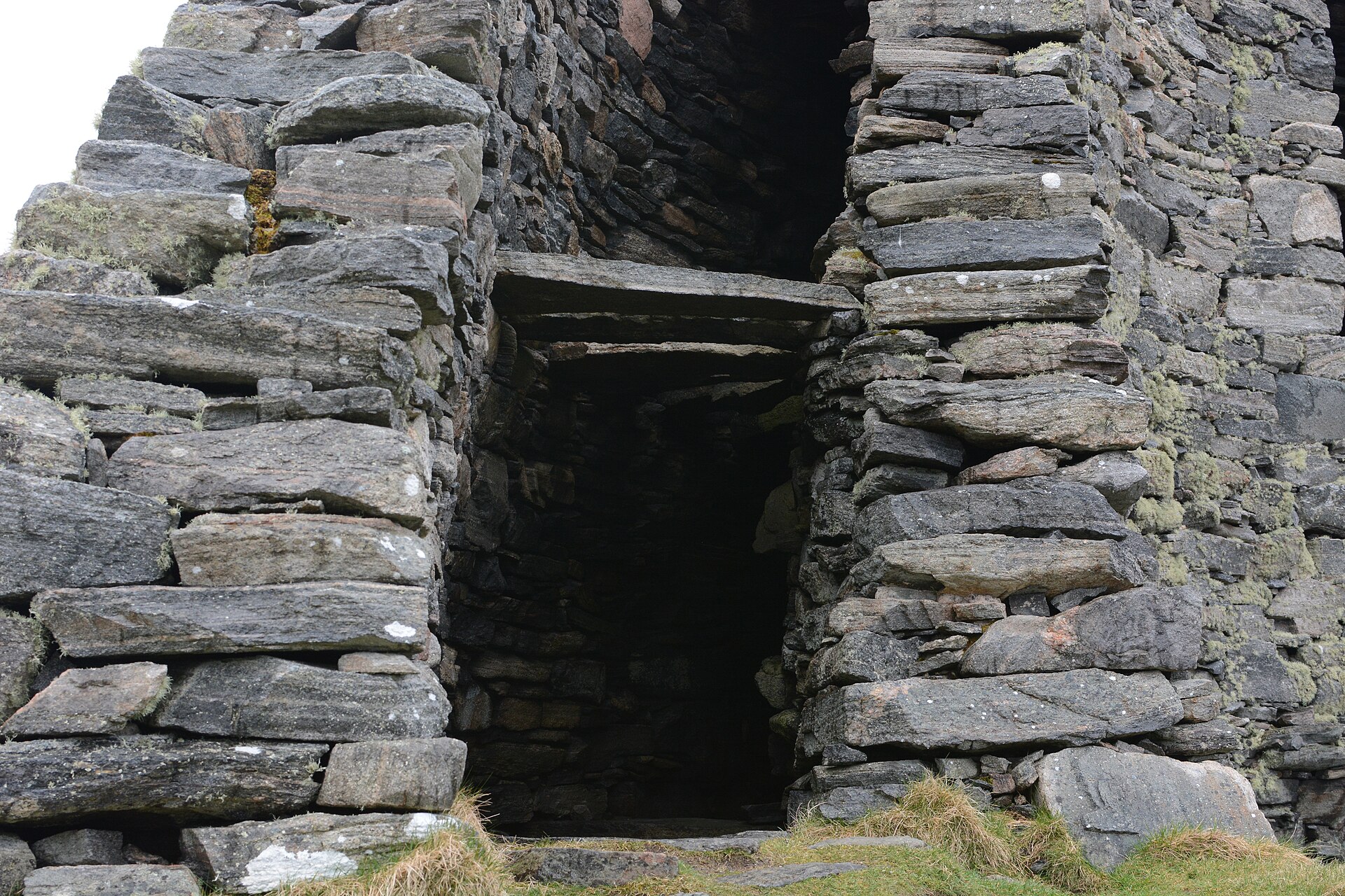 Dun Carloway Broch — historical view