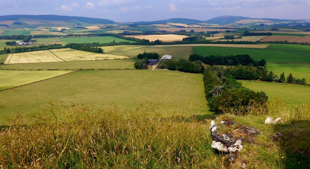 Dunnideer stone circle — image 2