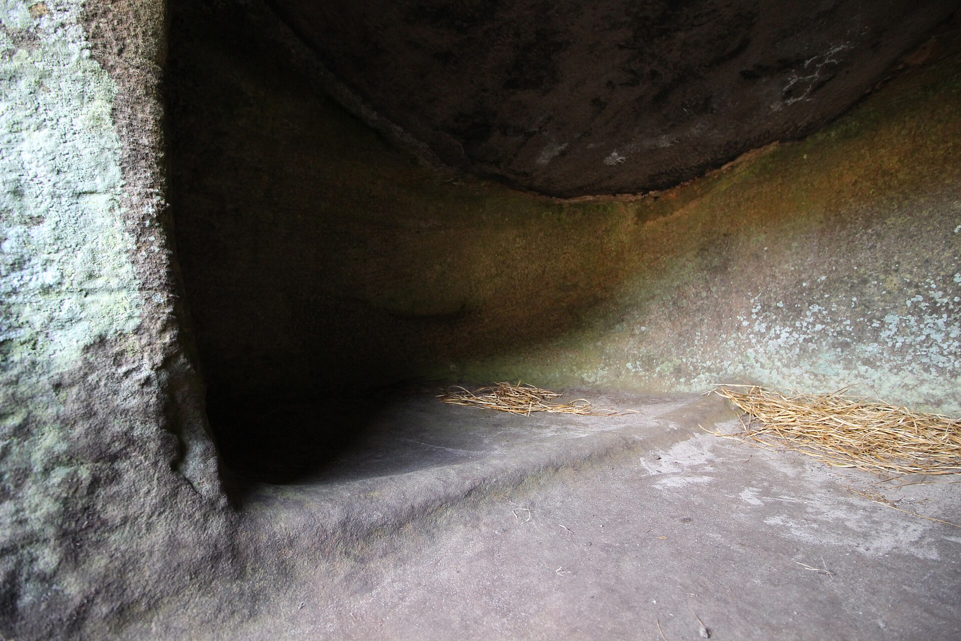 Dwarfie Stane — image 2