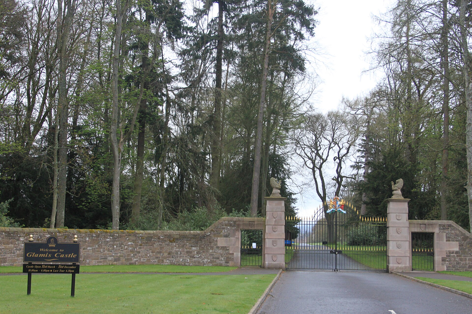 Glamis Castle — image 4