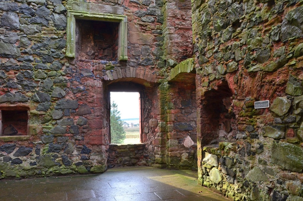 Greenknowe Tower — image 2