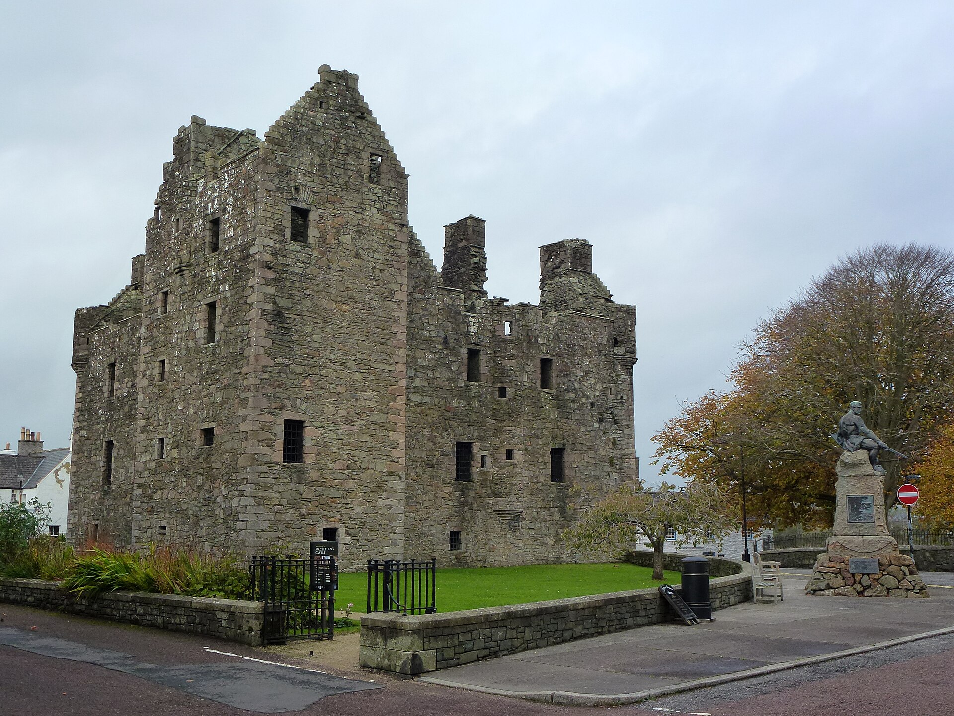 MacLellan's Castle — image 3