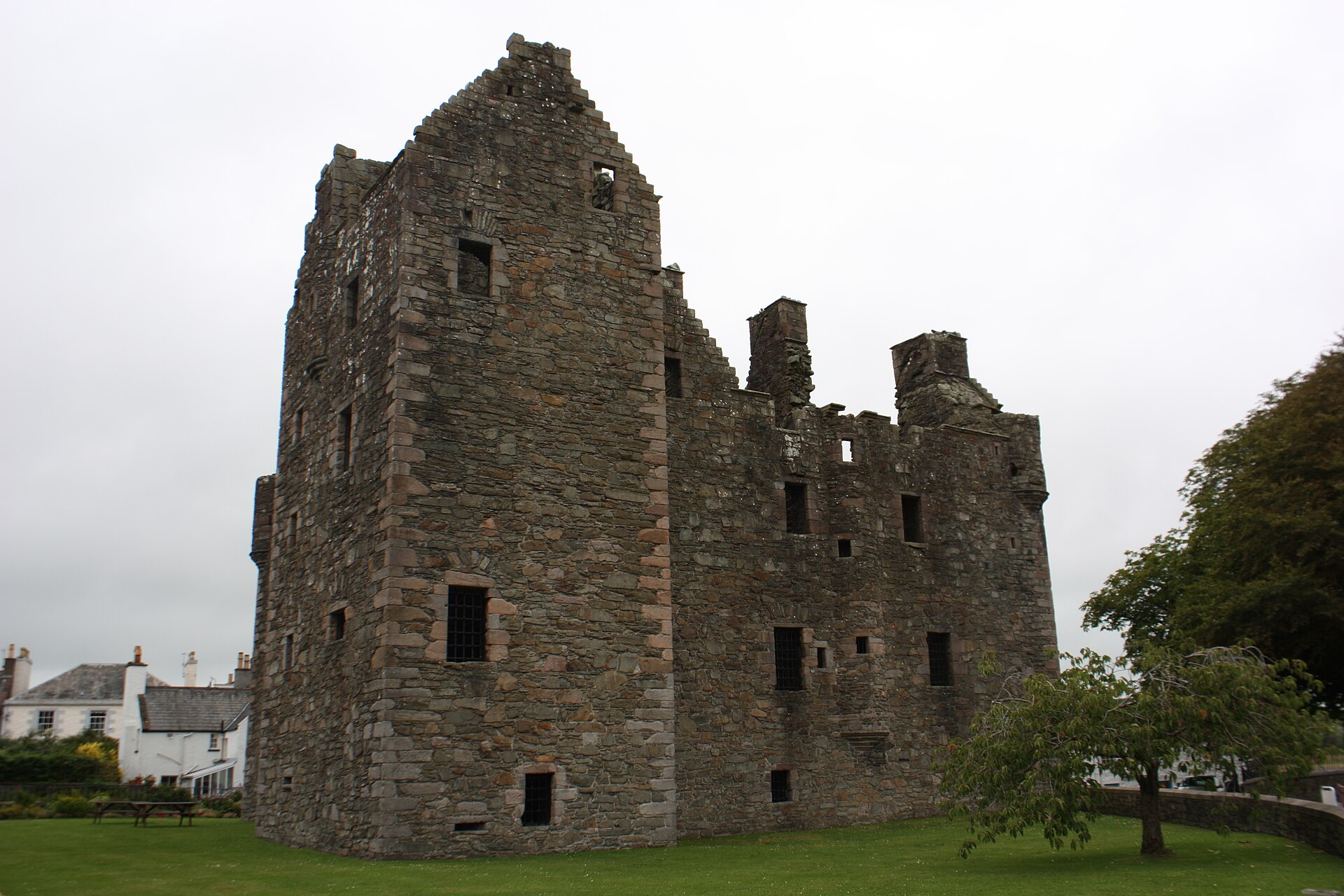 MacLellan's Castle — image 4