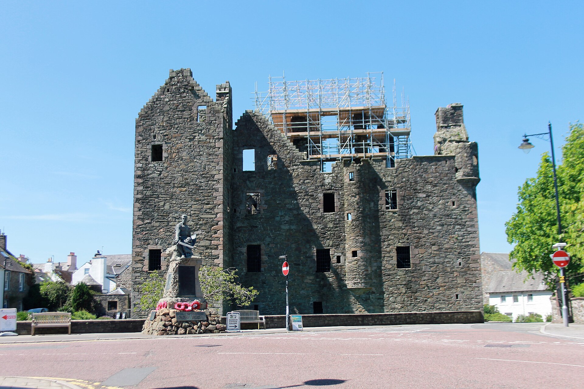 MacLellan's Castle — image 5