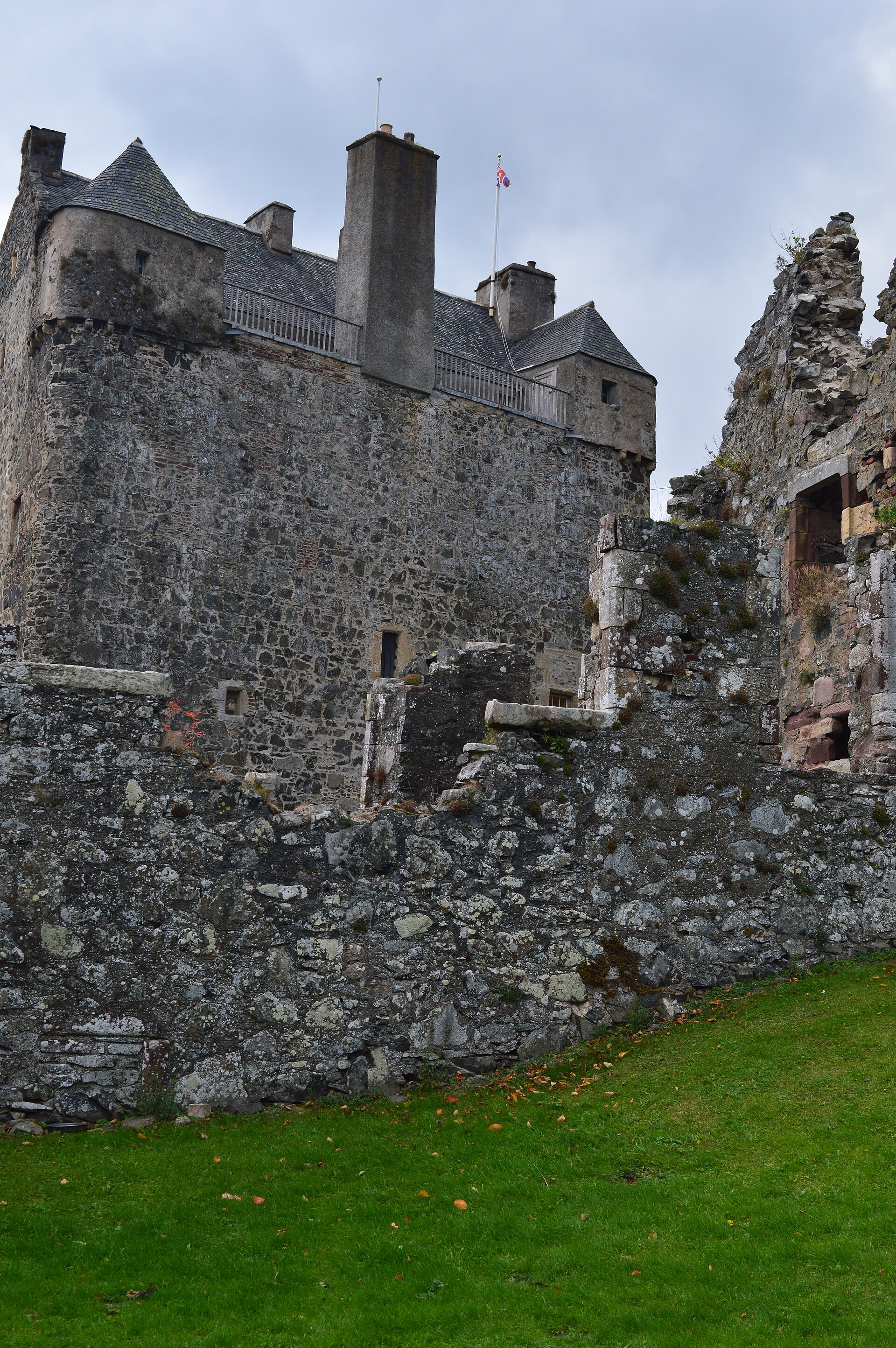 Neidpath Castle — image 4
