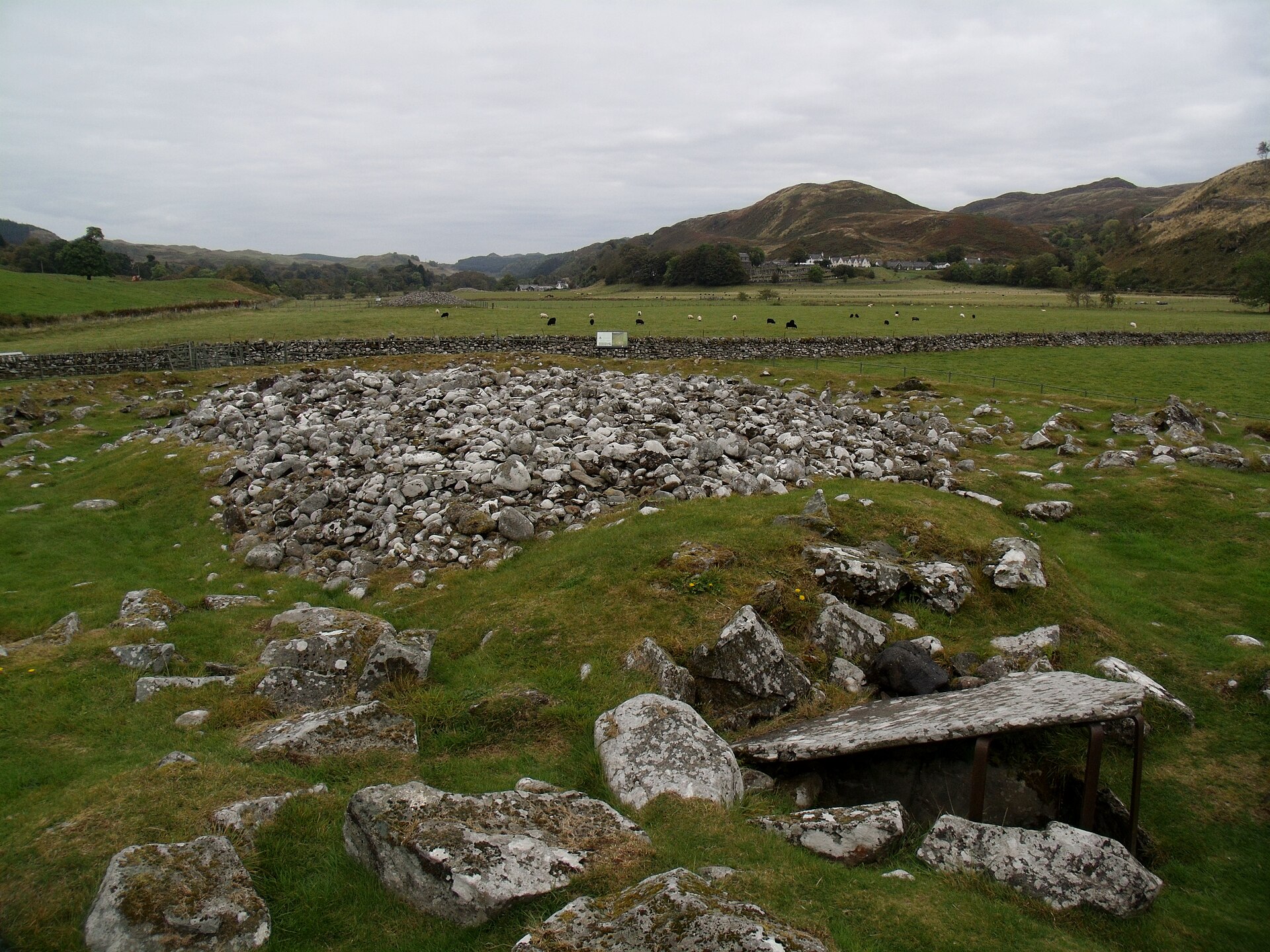 Nether Largie Mid Cairn — image 3