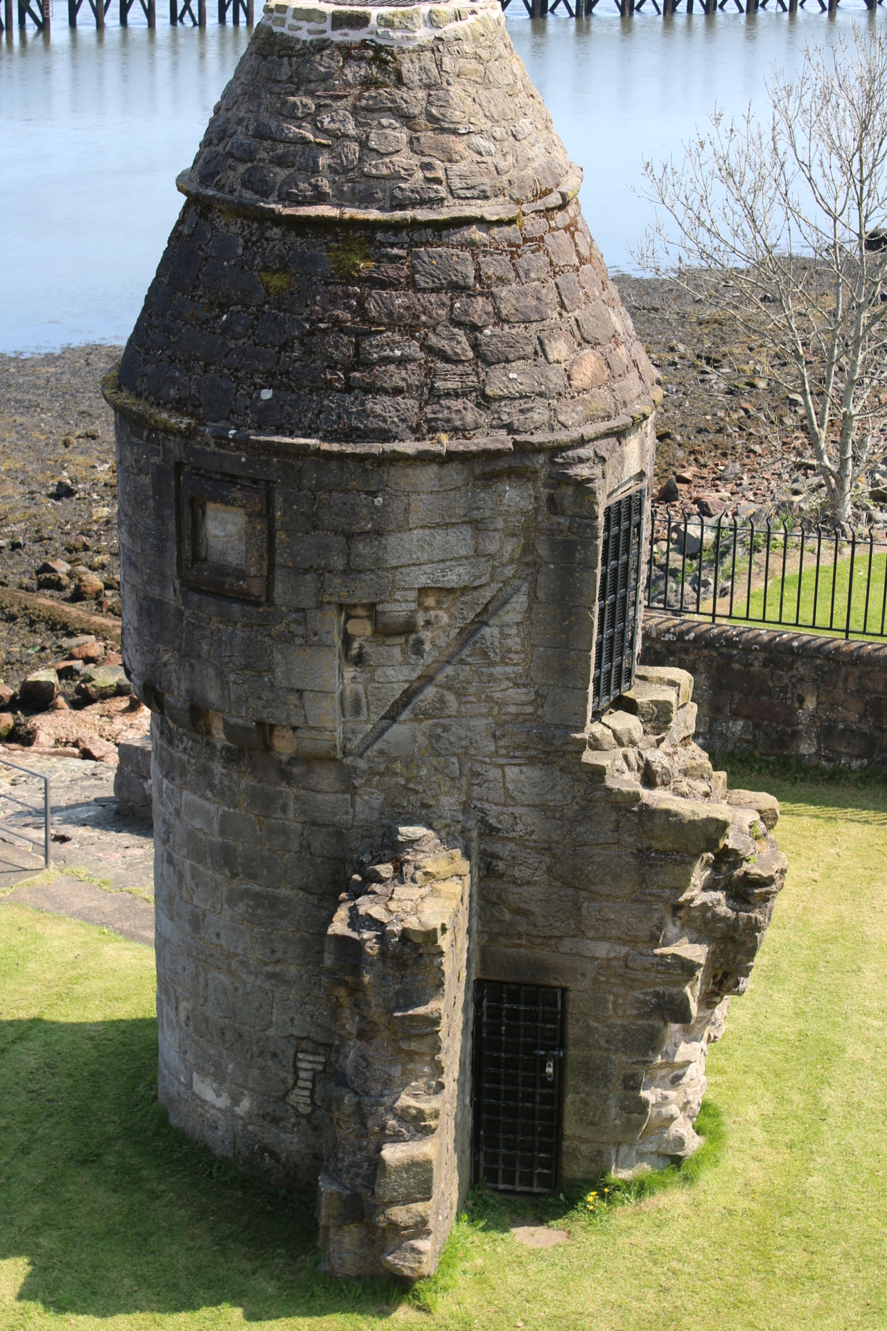 Newark Castle, Port Glasgow — image 3